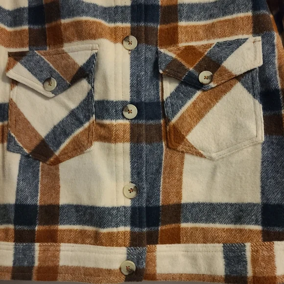 Button Down Shacket Size Small - Picture 5 of 6
